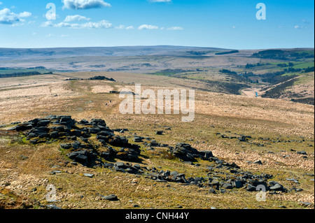 Une vue à partir de peu d'Longaford Longaford et tors dans le Dartmoor National Park, Devon à la vue au sud vers Royal Hill Banque D'Images