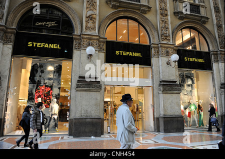 Stefanel shop. La galerie Vittorio Emanuele II. Milano Italie Banque D'Images