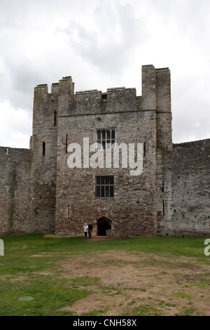 Le Château de Chepstow - Martens Tower - Chepstow est un château normand situé au-dessus des rives de la rivière Wye dans le sud-est du pays de Galles. La construction a commencé en 1067, moins d'un an après Guillaume le Conquérant est couronné roi d'Angleterre. Construit par Norman lord William FitzOsbern. Banque D'Images