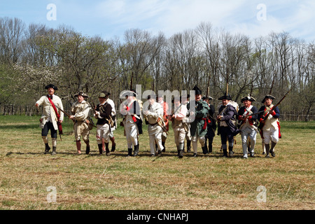 Une reconstitution de la baïonnette par Continental Army in Jockey Hollow - Parc historique national de Morristown, NJ Banque D'Images