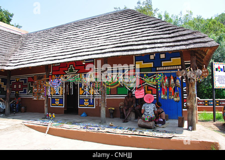 Caler au souvenir culturel Lesedi African village, Broederstroom, Johannesburg, la Province de Gauteng, Afrique du Sud Banque D'Images