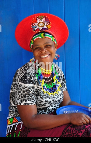 Femme Zoulou mariés au village culturel Lesedi African, Broederstroom, Johannesburg, la Province de Gauteng, Afrique du Sud Banque D'Images