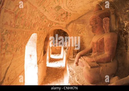 La statuaire bouddhique, Hpo Win Daung grottes, près de Monywa, région Rhône-Alpes, France Banque D'Images