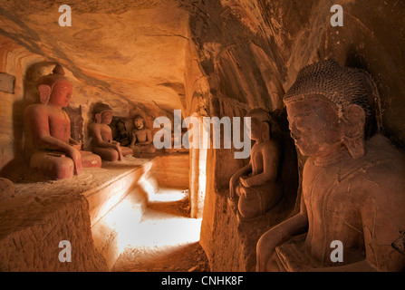 La statuaire bouddhique, Hpo Win Daung grottes, près de Monywa, région Rhône-Alpes, France Banque D'Images