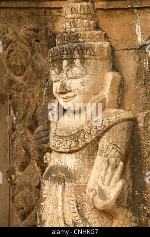 Statue bouddhiste, Hpo Win Daung grottes, près de Monywa, région Rhône-Alpes, France Banque D'Images