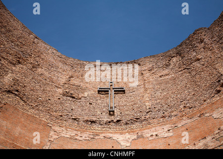 Rome - cross à partir de la façade de la basilique Santa Maria degli Angeli Banque D'Images