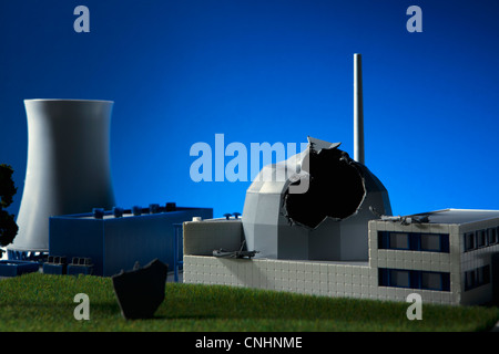 Un modèle construit à l'échelle d'une explosion dans une centrale nucléaire Banque D'Images