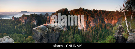 Matin tourné de la Bastei, des montagnes de grès de l'Elbe, la Suisse Saxonne, Allemagne Banque D'Images