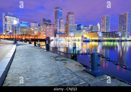 Quartier financier de Boston, Massachusetts vue depuis le port de Boston. Banque D'Images