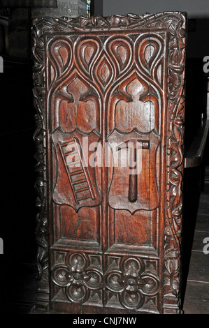 Banc en bois sculpté ou extrémités de Pew, Eglise St Mary Morte Hoe Banque D'Images