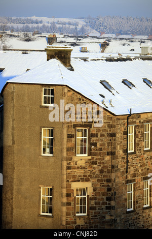 Les toits couverts de neige dans le bâtiment de style victorien à Paisley en Écosse Banque D'Images