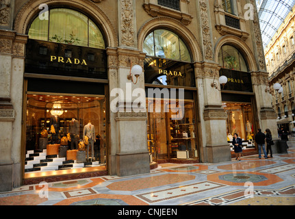 Boutique Prada. La galerie Vittorio Emanuele II. Milan, Italie Banque D'Images