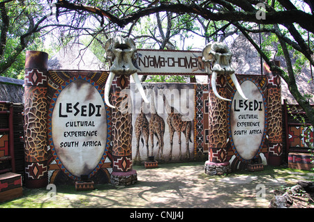 Entrée de Nyama Choma fête africaine à Lesedi African Cultural Village, Broederstroom, Johannesburg, Gauteng, Afrique du Sud Banque D'Images