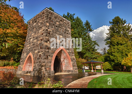 USA (Oregon), Lake Oswego, George Rogers Park, la première fournaise de fer sur la côte ouest. HDR, Digital Composite Banque D'Images