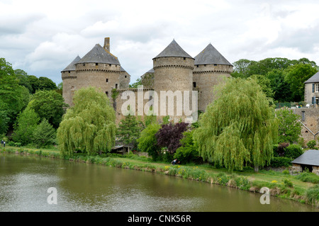 Le Château de Lassay (xve siècle), situé au coeur de la ville de Lassay-les-Châteaux en Mayenne (France). Banque D'Images