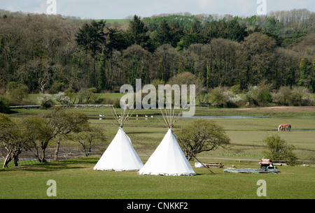 Tipis en vacances camping à Ogmore Vale of Glamorgan South Wales UK Banque D'Images