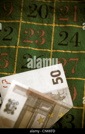 EUR 50 une note sur une table de roulette Banque D'Images