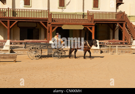 Assis sur son chariot de Cowboy à Mini Hollywood Almeria Espagne Banque D'Images