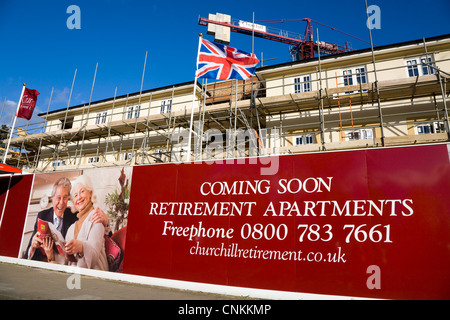 L'extérieur des immeubles / Promotion / building retirement living apartment block / appartements pour personnes âgées senior PAO à la retraite. UK Banque D'Images