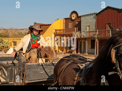 Assis sur son chariot de Cowboy à Mini Hollywood Almeria Espagne Banque D'Images