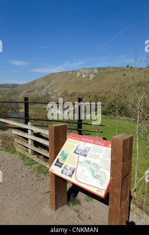 Informations touristiques sur l'inscription sur la pierre sentier monsal viaduc monsal head derbyshire, Angleterre, Royaume-Uni Banque D'Images