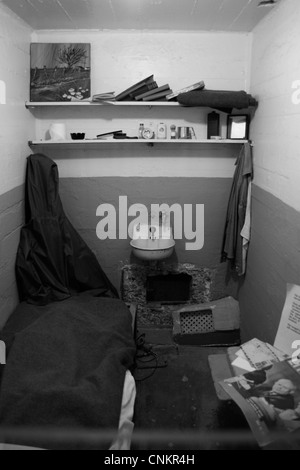 Alcatraz, San Francisco, l'Amérique, cellule de prison, trappe d'évacuation, échapper tunnel, vintage, d'une chambre, lavabo, wc Banque D'Images