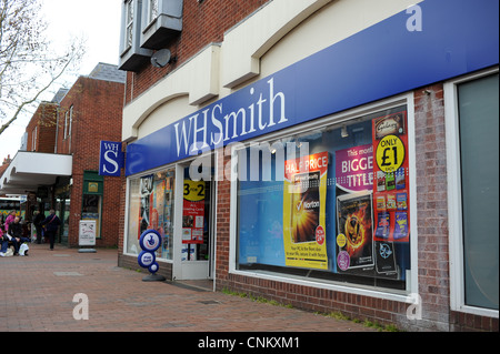 Le centre-ville de Lewes, East Sussex UK - WH Smith shop Banque D'Images