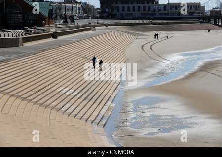 Les nouveaux murs de la mer à Blackpool Lancashire Uk Banque D'Images