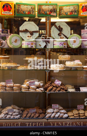 Cake Shop window de pâtisseries traditionnelles à Venise, Italie Banque D'Images