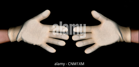 Deux poignées de main, des gants, de l'image symbolique Hände schütteln, Begrüßung, Symbolbild Banque D'Images