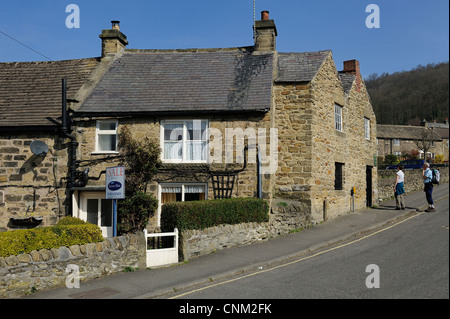 Maison en pierres à vendre eyam derbyshire, Angleterre Royaume-Uni Banque D'Images