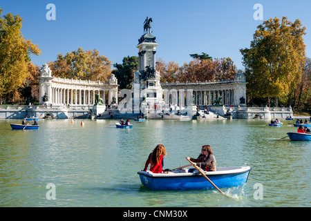 Monument à Alfonso XII Parque del Retiro (parc du Retiro) Madrid, Espagne Banque D'Images