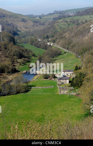 Une ferme nichée dans le Derbyshire, Angleterre Royaume-Uni dale monsal Banque D'Images