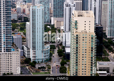 Parmi les tours dans le quartier de Brickell Miami, FL, USA. Banque D'Images