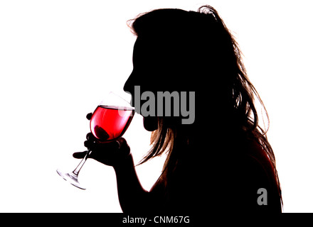 Les femmes boire du vin silhouette sur fond blanc Banque D'Images