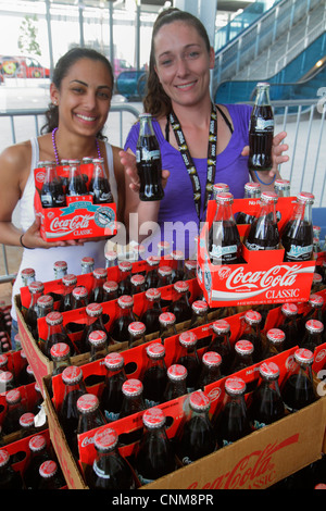 Miami Florida,Little Havana,Marlins Park,nouveau stade de baseball professionnel,Ballpark,Major League,Fanfest,maison ouverte,Coca Cola,bouteilles,Classic,collecti Banque D'Images