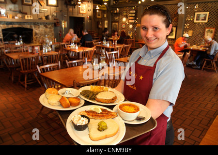 Fort ft. Lauderdale Florida, Cracker Barrel, restaurant restaurants restaurants repas café cafés, femme femmes, serveuse employé travailleurs Banque D'Images