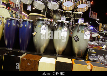 Miami Florida,Sweetwater,Dolphin Mall,Sam Ash Music,instruments de musique,batterie conga,tumbadora,shopping shopper shoppers magasin marché marque Banque D'Images