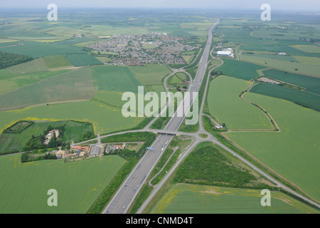 Photographie aérienne montrant l'A1M et B1043 avec Sawtry dans l'arrière-plan à l'égard de Peterborough. Banque D'Images