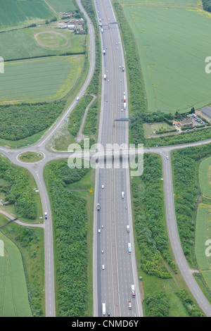 Photographie aérienne des A1M AVEC B1043passage supérieur à Sawtry près de Peterborough Banque D'Images