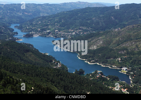 L'Canicada (réservoir Barragem da Canicada) dans le Parc National de Peneda-Geres, Minho, Portugal, Europe Banque D'Images