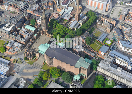 Photographie aérienne montrant à la fois les ruines de la cathédrale de Coventry et le nouveau. Banque D'Images