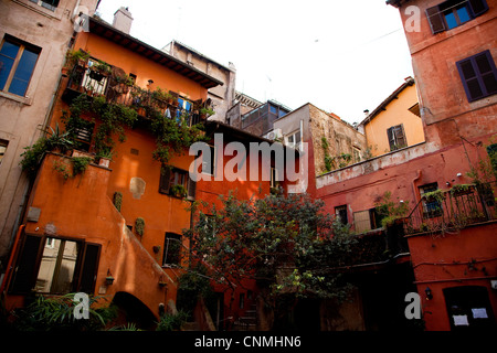 Vue sur la ville de Rome, Italie avec de vieux bâtiments, monuments, art. Roma, Italia, l'Europe. Arco degli Acetari, près de Campo de' Fiori Banque D'Images