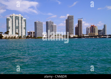 Miami Beach Florida,Biscayne Bay,Miami Beach,Marina,haute élévation,condominium en bord de mer,résidentiel,appartement,appartements,appartement,plat,bâtiment,bâtiments,ciel de la ville Banque D'Images