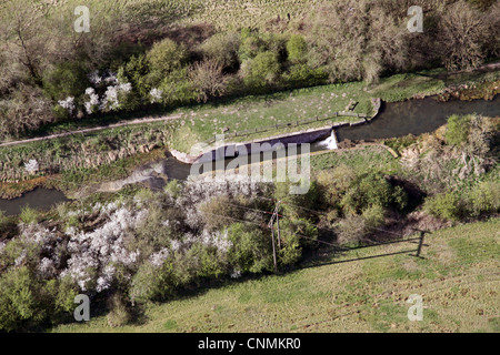 Vue aérienne d'une écluse du canal désaffecté Banque D'Images