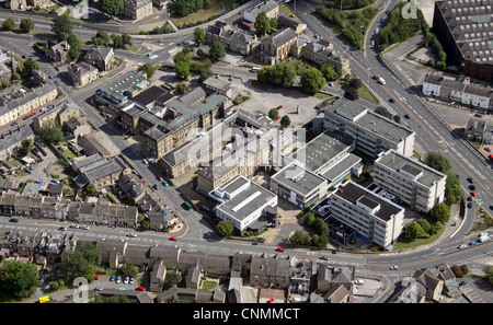 Vue aérienne des anciens bâtiments du Kirklees College à Huddersfield Banque D'Images