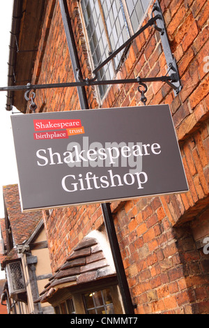 Stratford Upon Avon Shakespeare le tourisme Cadeaux exploité par le Shakespeare Birthplace Trust Banque D'Images