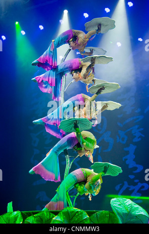 L'un des actes d'effectuer au superbe théâtre acrobatique de Chaoyang à Beijing. Banque D'Images