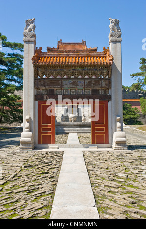 Une porte secondaire à Yuling, le tombeau de l'empereur Qianlong de la dynastie Qing de l'Est des tombes. Banque D'Images