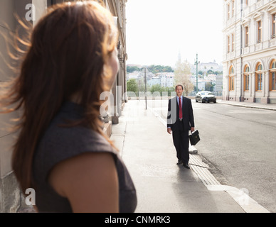 Les gens d'affaires à l'extérieur de la réunion Banque D'Images